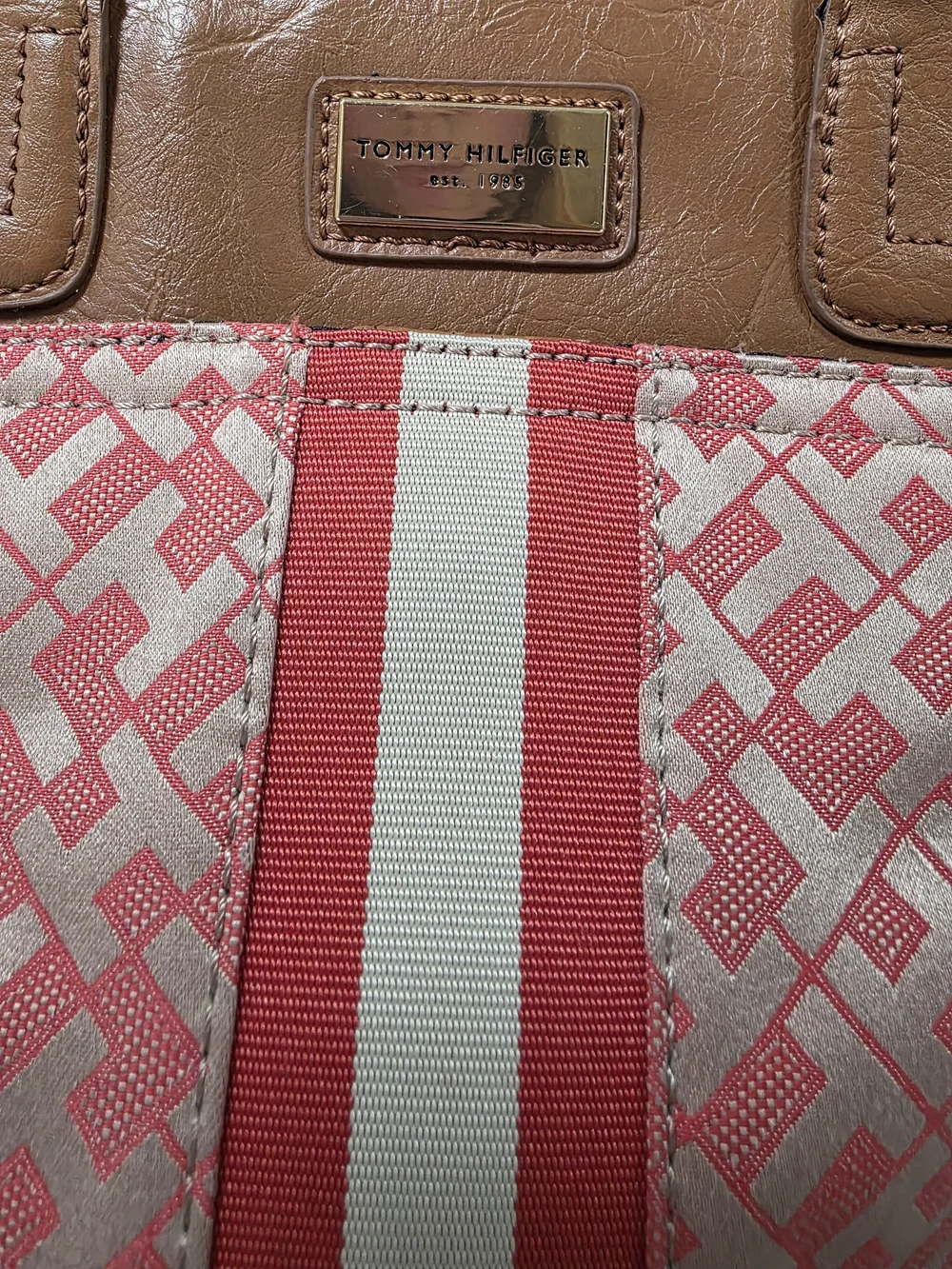 👜🌺 Tommy Hilfiger Y2K Preppy Coral Monogram Tote Bag Purse Tan Leather Trim